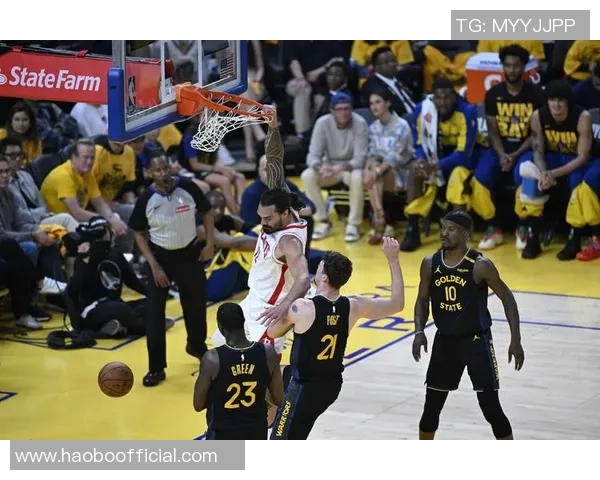 亚当斯本赛季场均出场时间排名第161前场篮板领跑联盟正负值位列第六