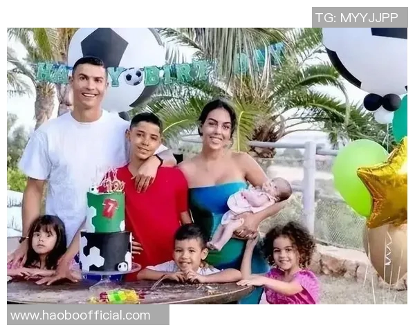 C罗惊喜不已女儿万圣节装扮令人意想不到的创意与惊艳